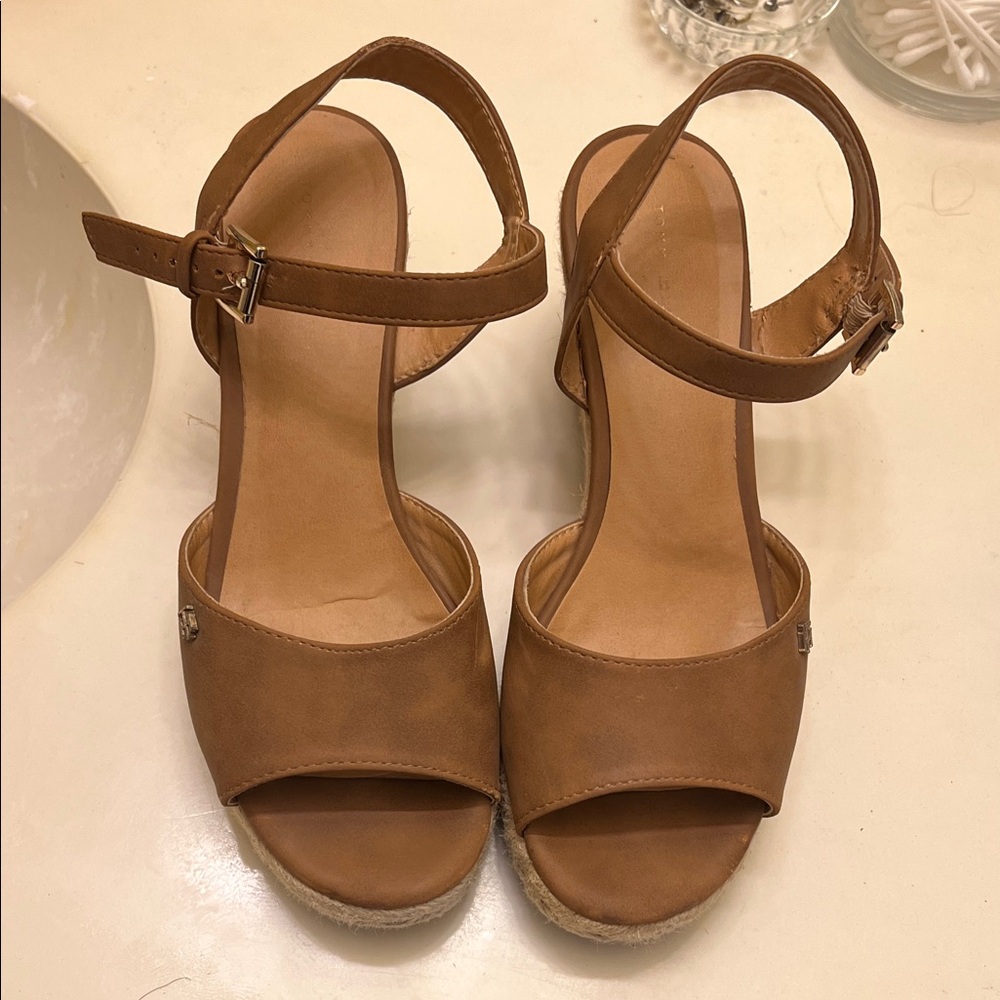 Tommy Hilfiger Tan Women's Sandals